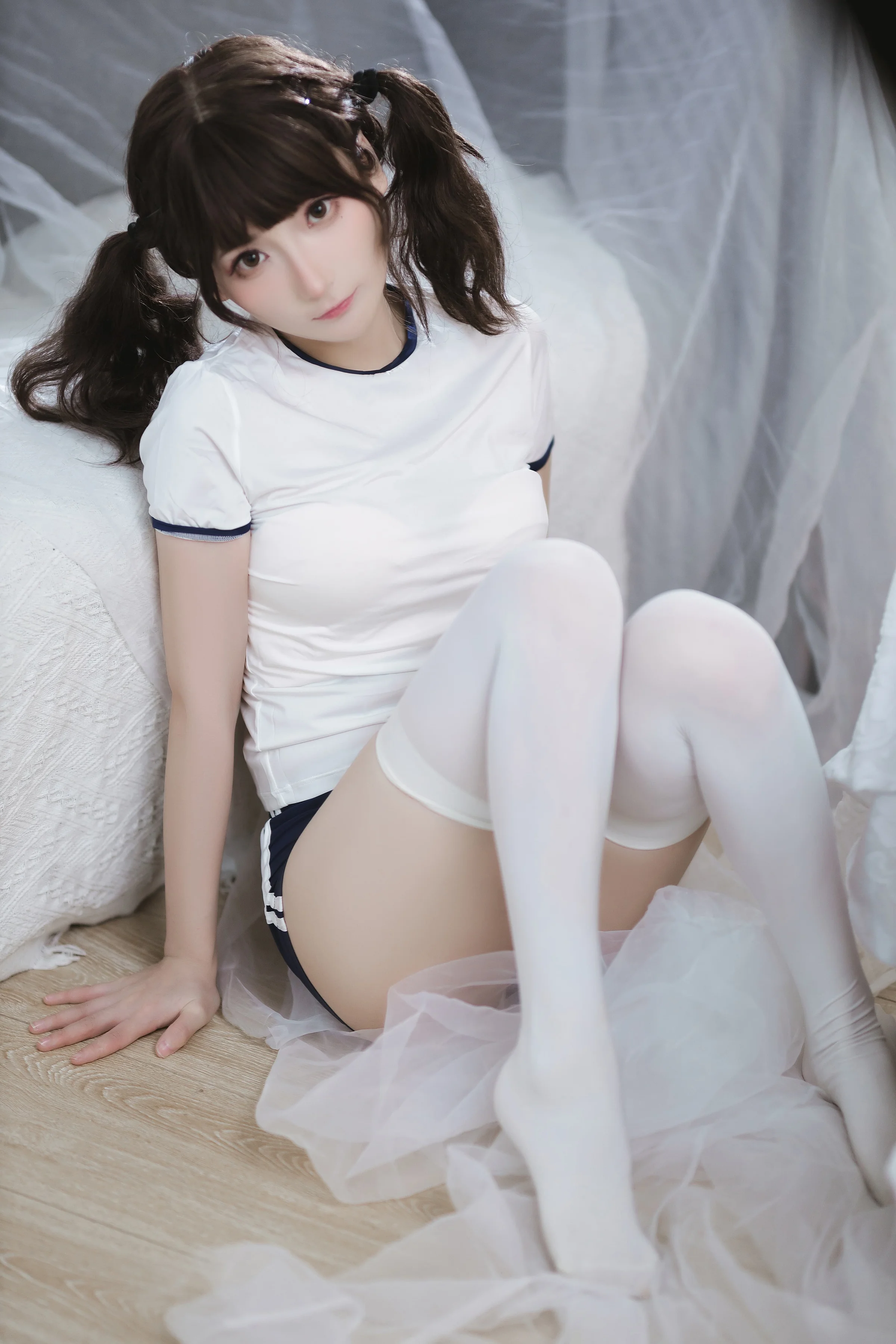 是三不是世 – 束缚 [37P]｜高清图片集