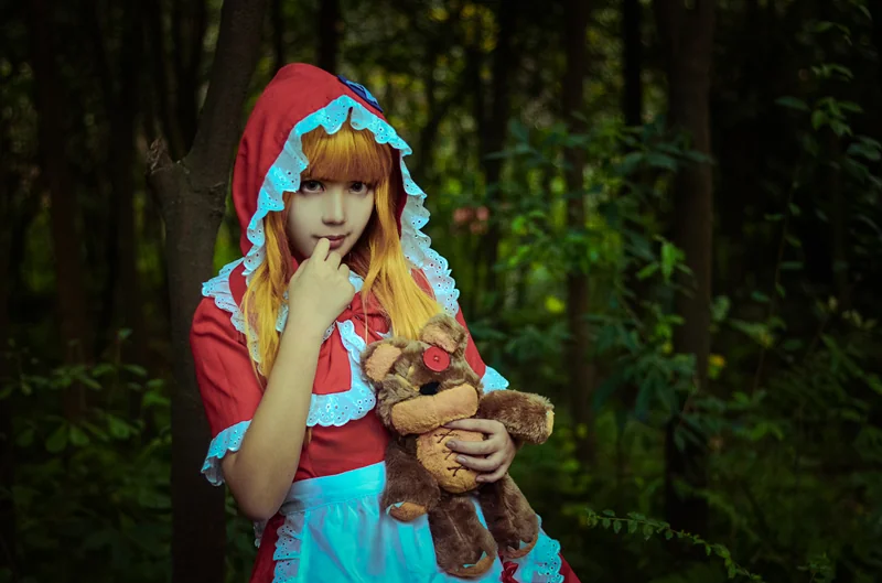 英雄联盟LOL黑暗之女安妮小红帽COS写真