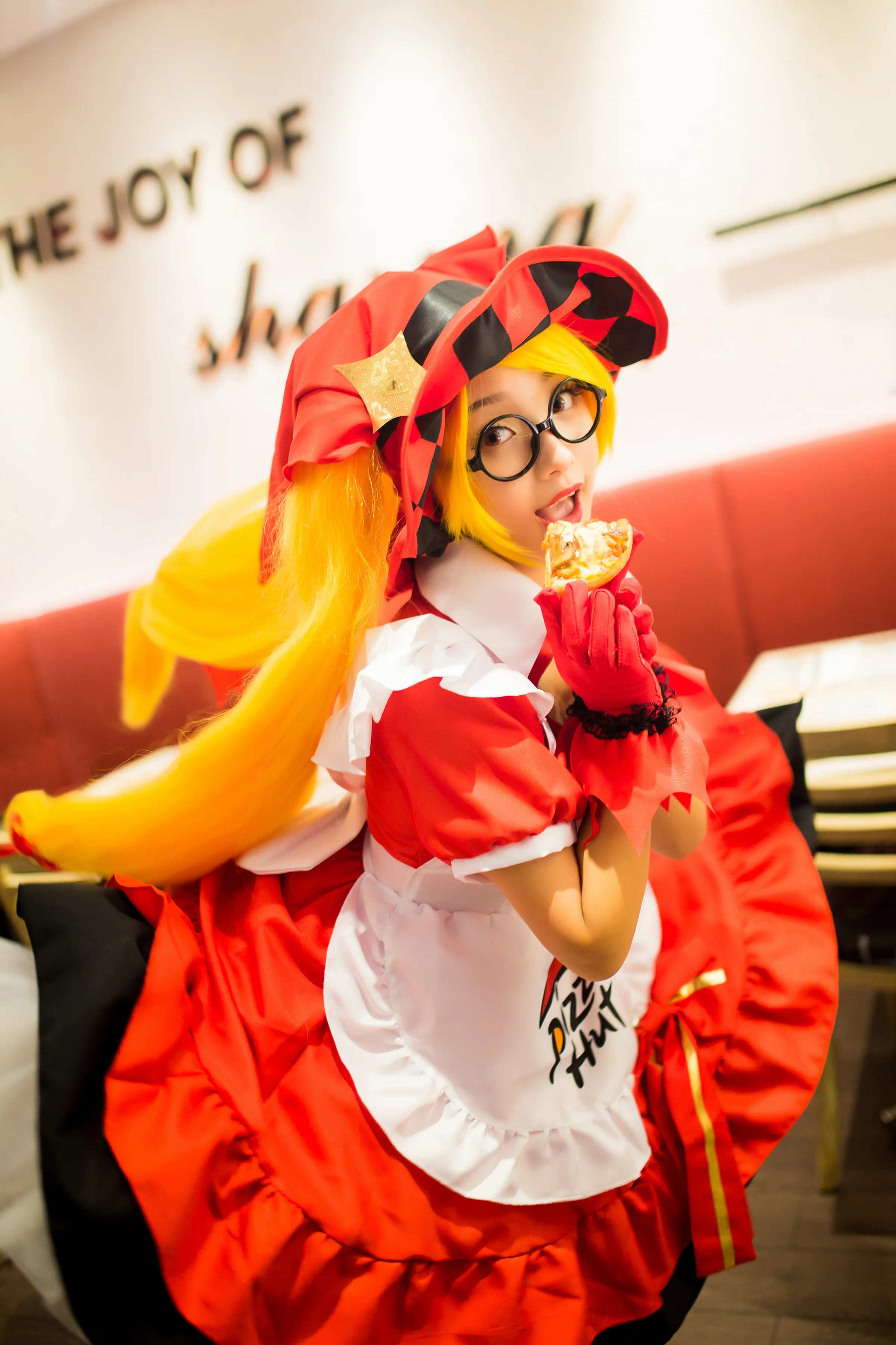 安琪拉COS写真 你想要我喂你吃披萨嘛？