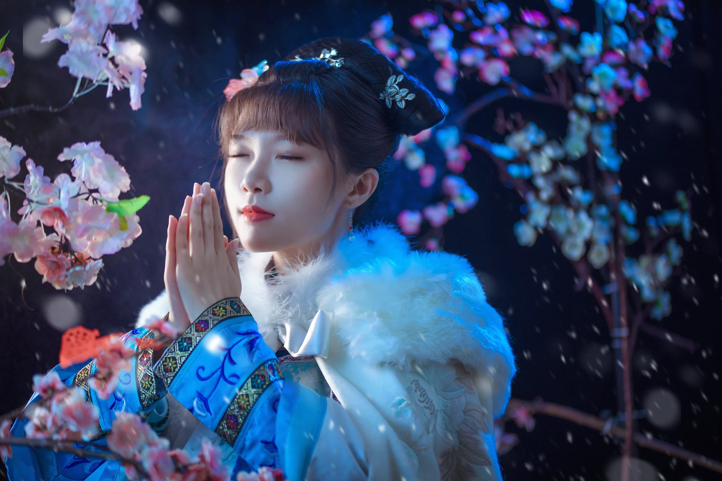 电视剧《甄嬛传》COS写真剧情【第一章 雪夜倚梅 逆风解意】