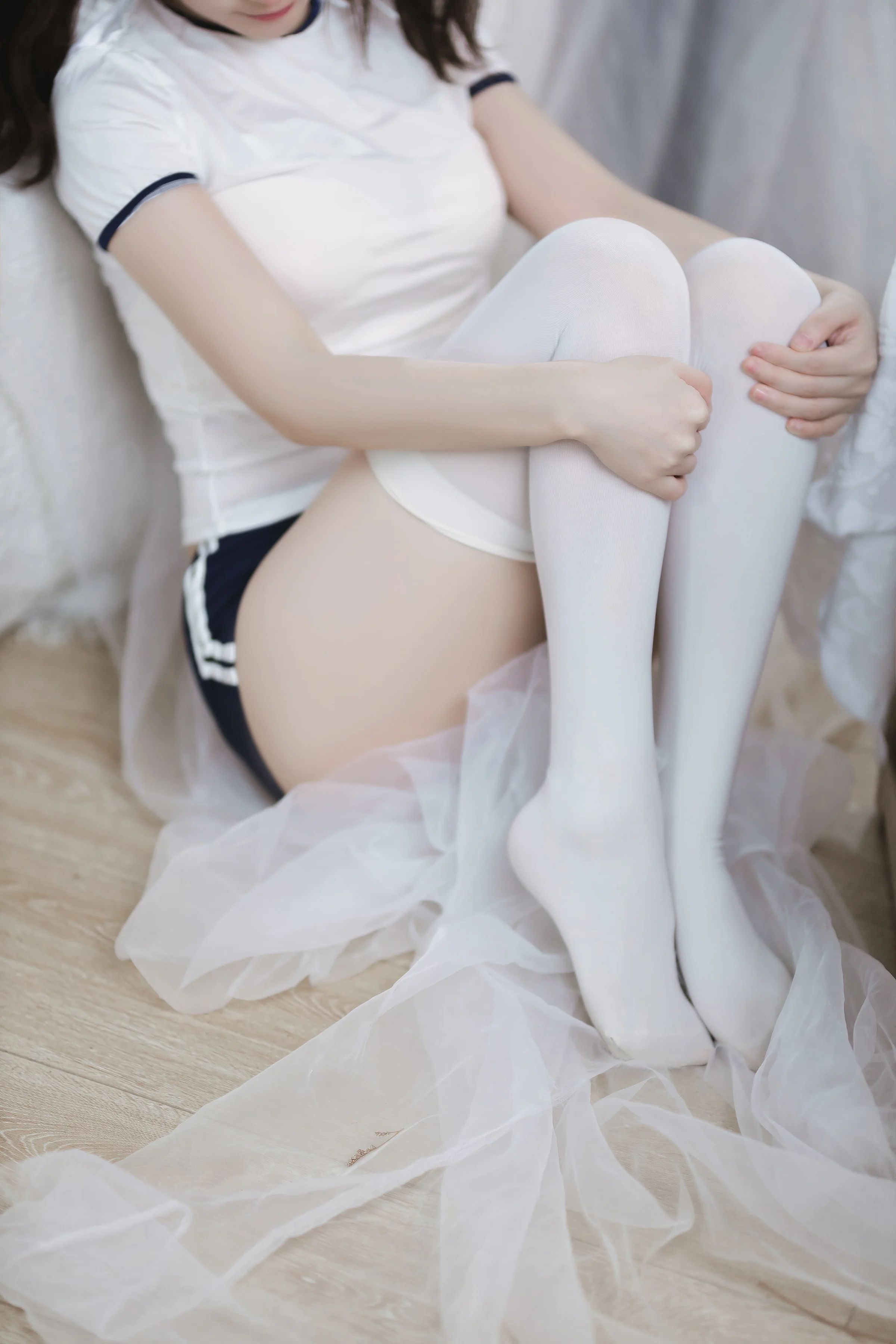 是三不是世 – 束缚 [37P]｜高清图片集