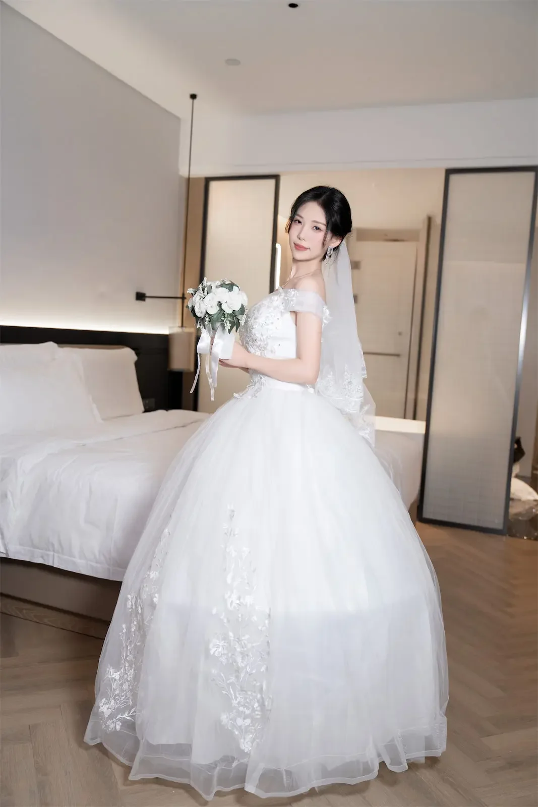 抖娘利世 – 婚纱下的秘密｜高清图片集