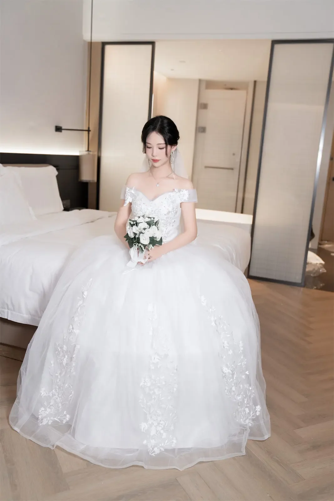 抖娘利世 – 婚纱下的秘密｜高清图片集