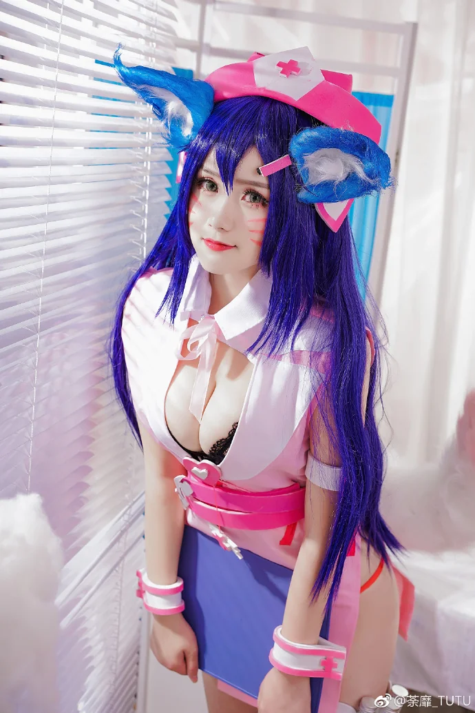 英雄联盟 护士阿狸 COS写真
