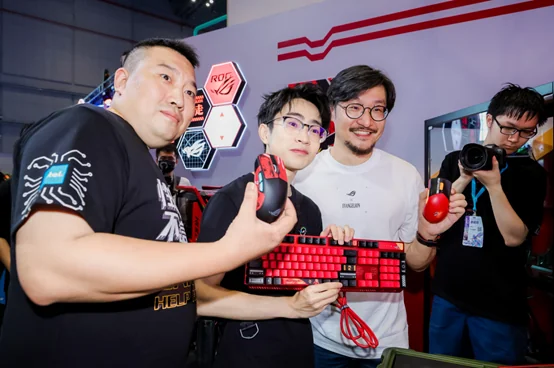 竞化纪元，梦幻联动！ROG×EVA新品发布会登陆BW 2023｜高清图片集