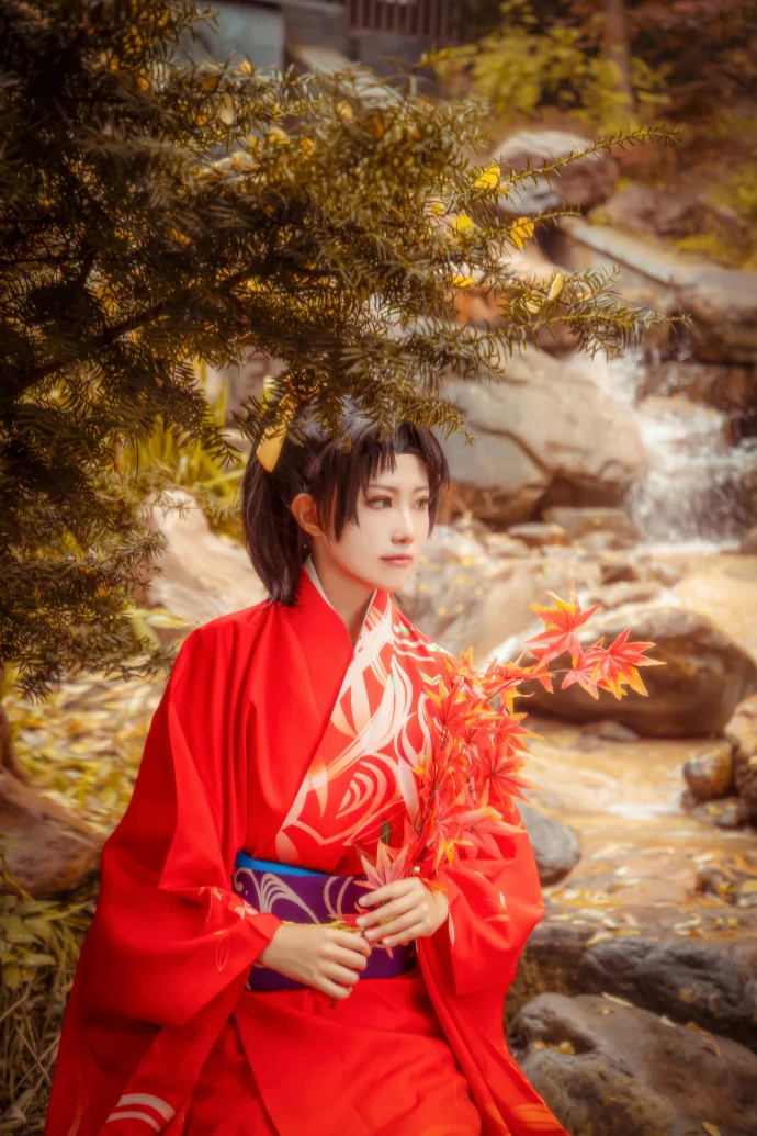 《名侦探柯南：唐红的恋歌》远山和叶COS写真