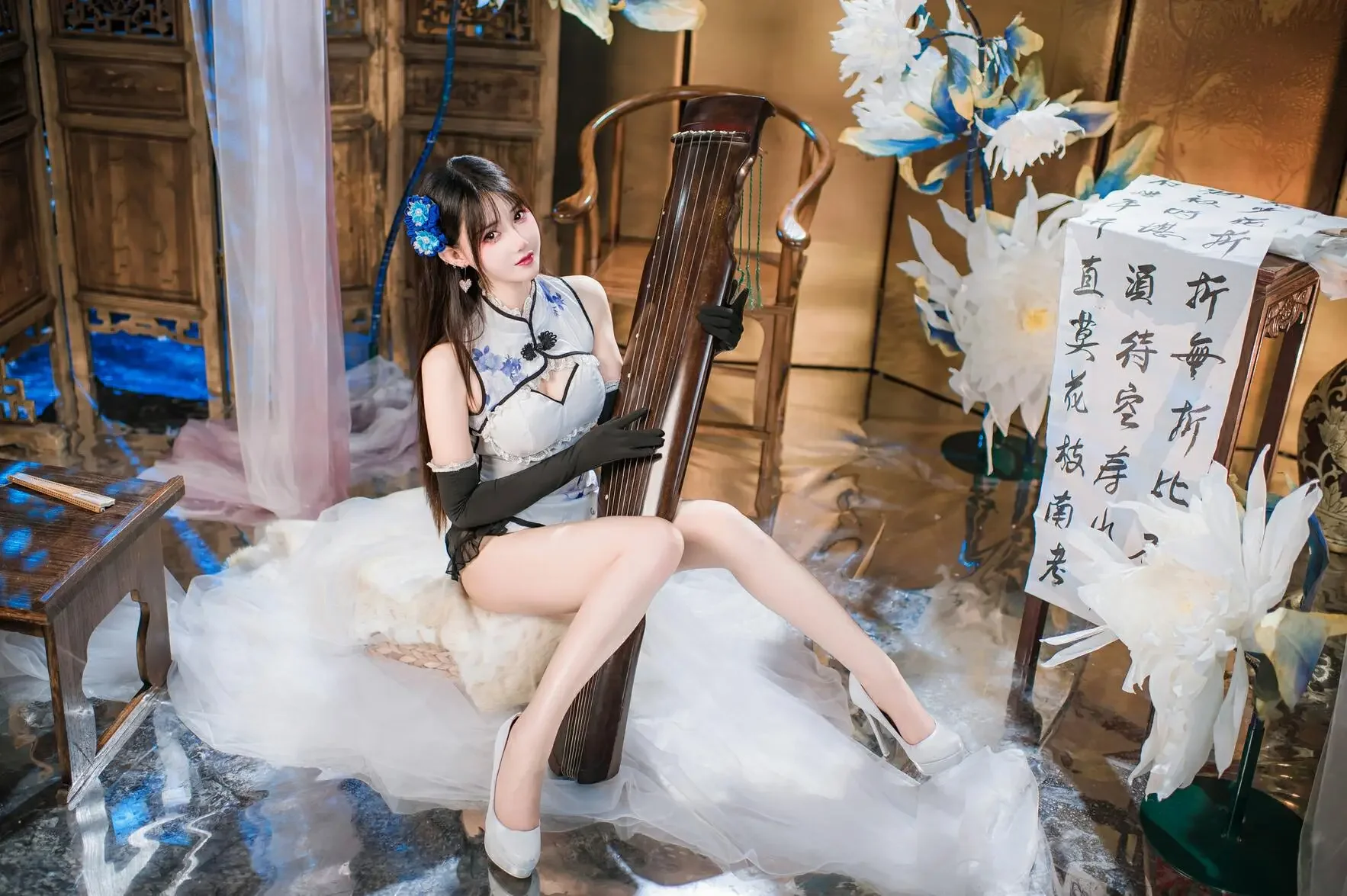 羽生三未 – 瓶儿·青花瓷旗袍｜高清图片集