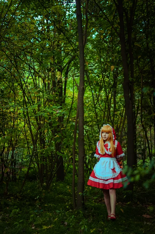 英雄联盟LOL黑暗之女安妮小红帽COS写真