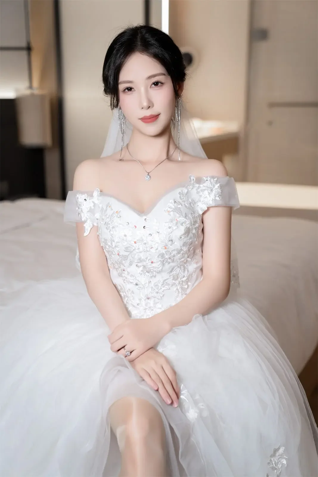 抖娘利世 – 婚纱下的秘密｜高清图片集