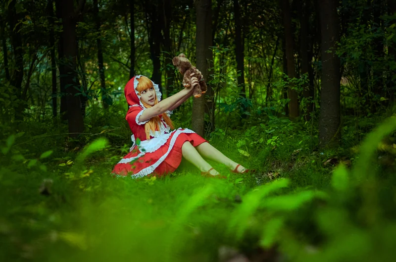 英雄联盟LOL黑暗之女安妮小红帽COS写真