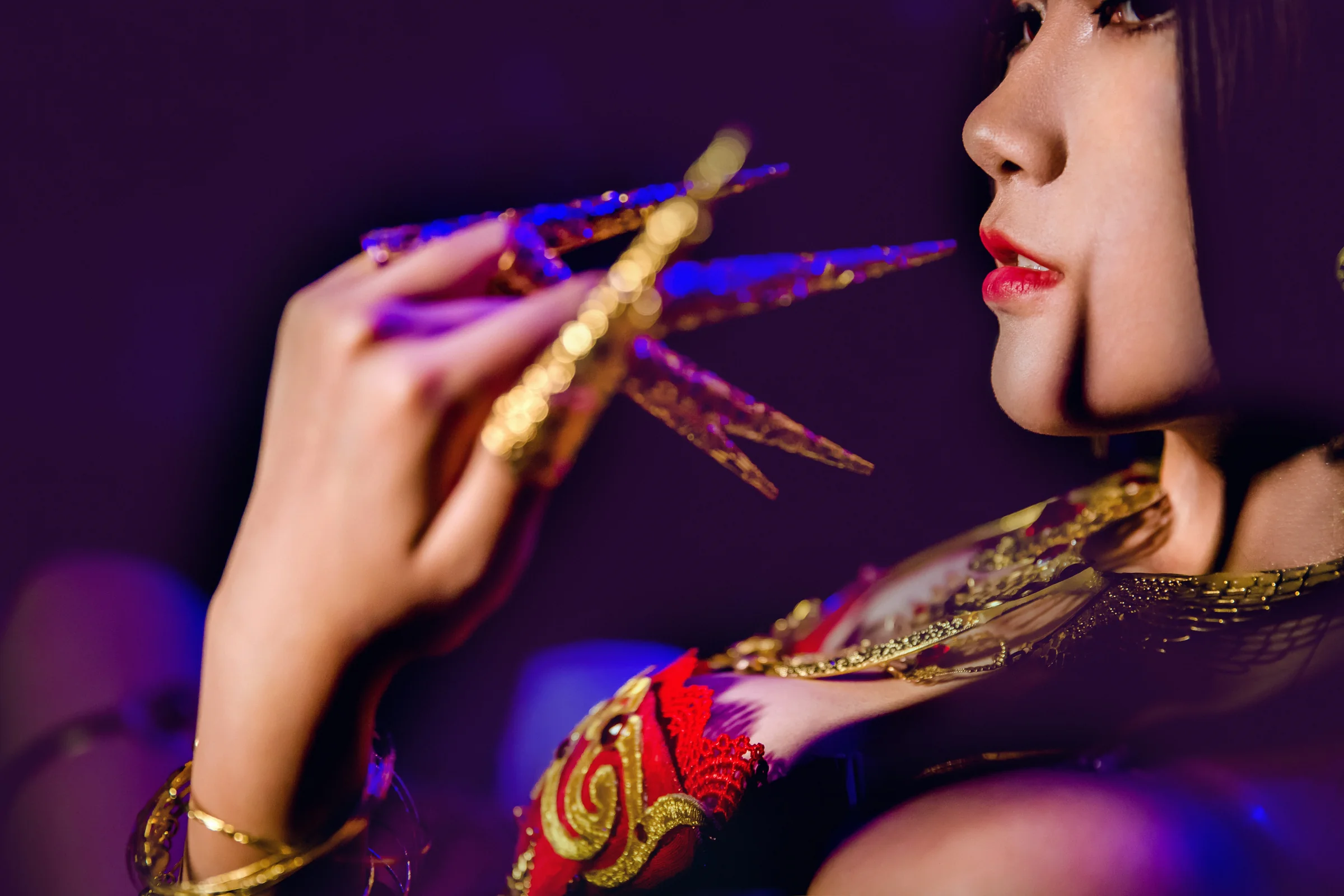 剑网三红衣教圣女·探雪COS写真