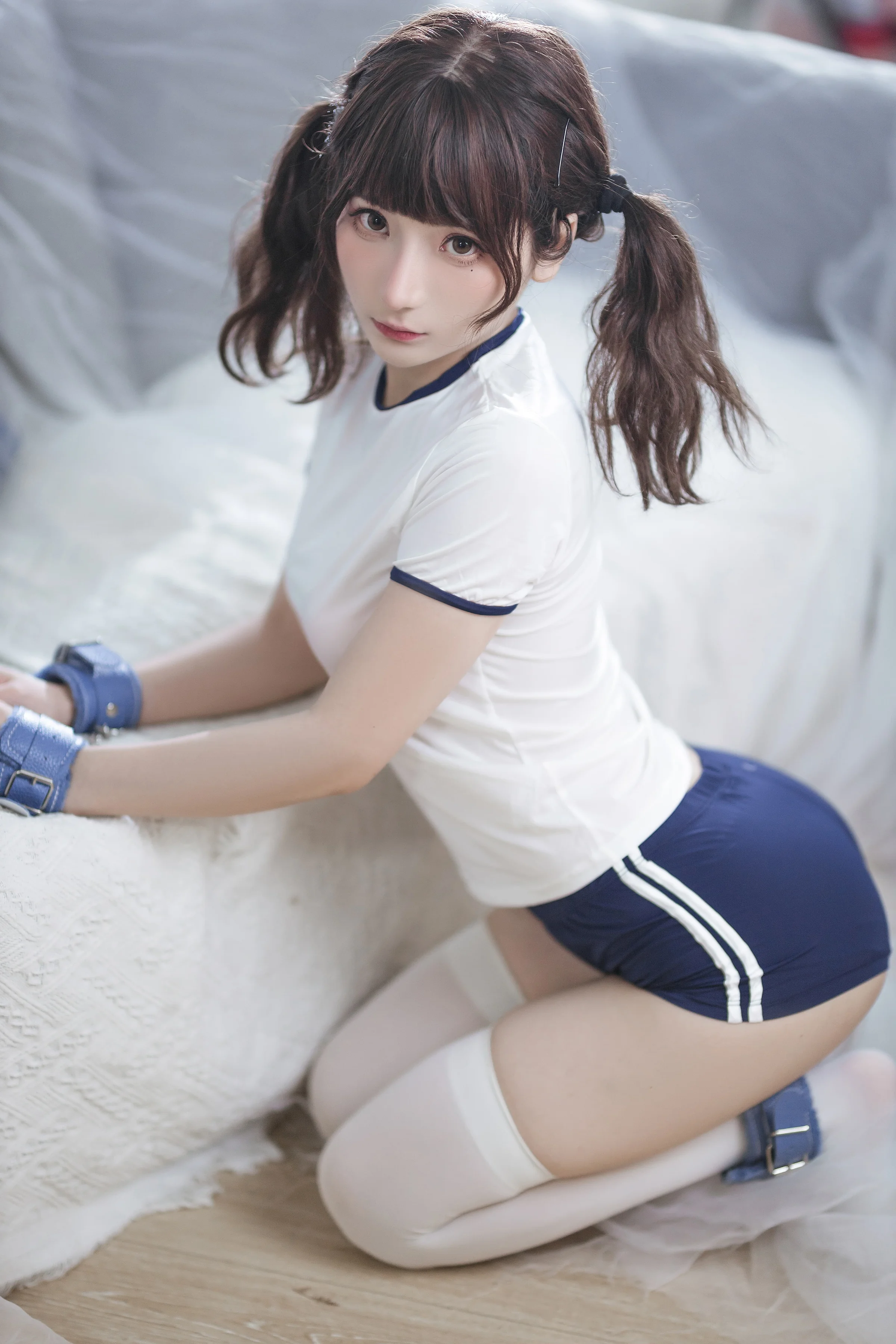 是三不是世 – 束缚 [37P]｜高清图片集
