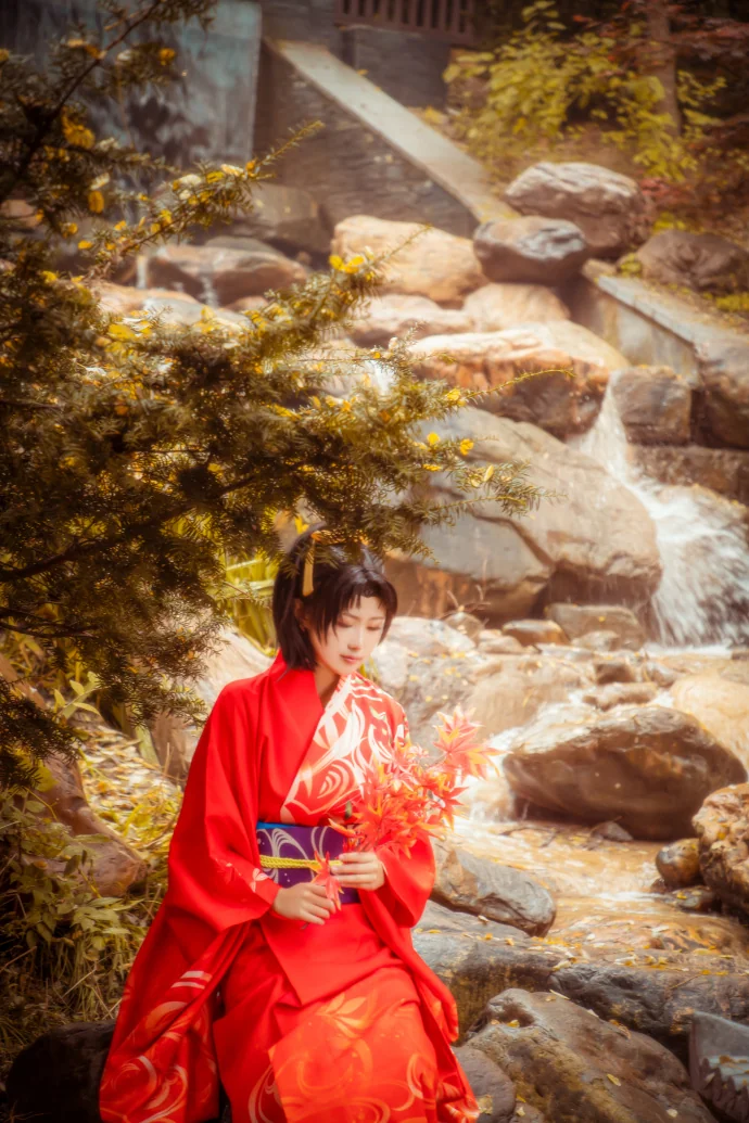 《名侦探柯南：唐红的恋歌》远山和叶COS写真