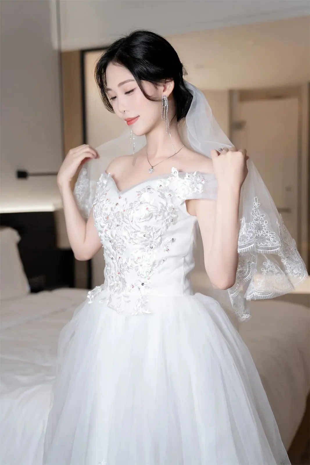 抖娘利世 – 婚纱下的秘密｜高清图片集