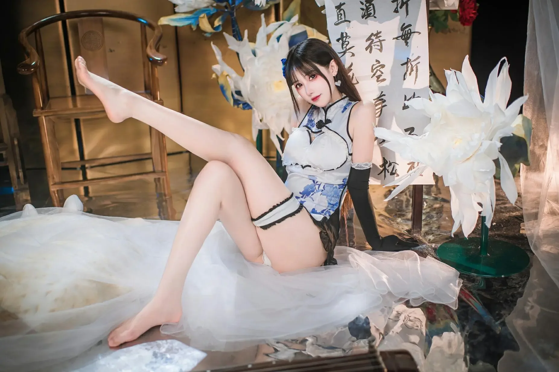 羽生三未 – 瓶儿·青花瓷旗袍｜高清图片集