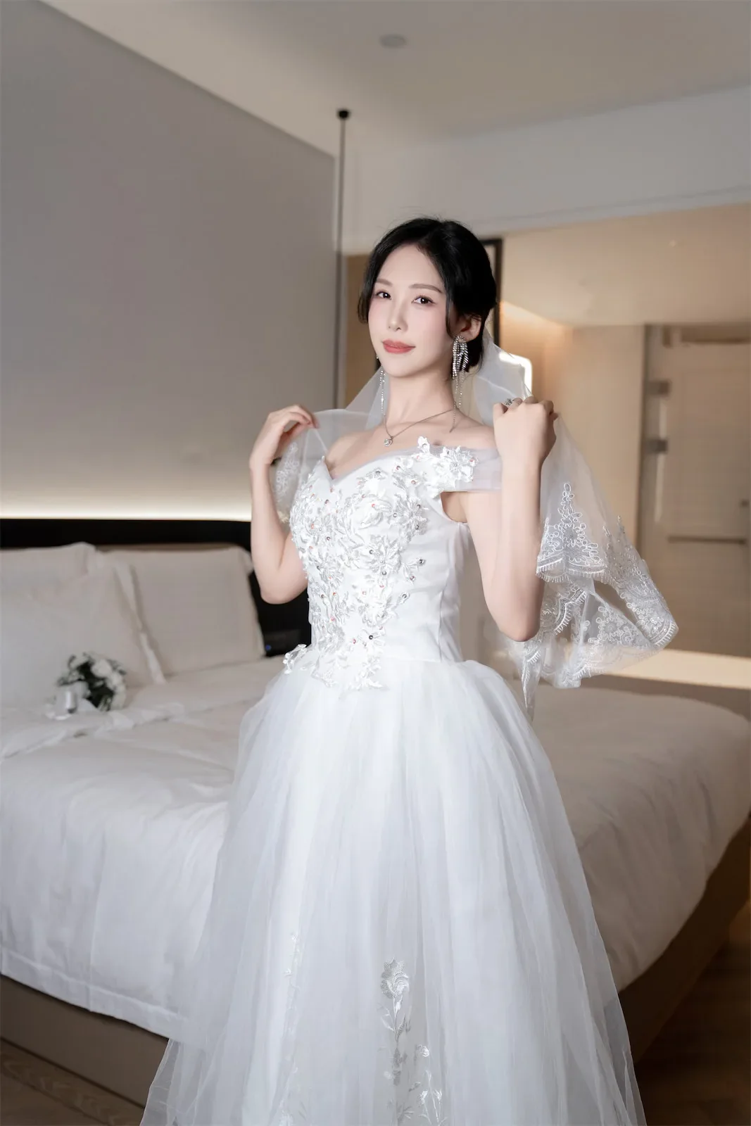 抖娘利世 – 婚纱下的秘密｜高清图片集
