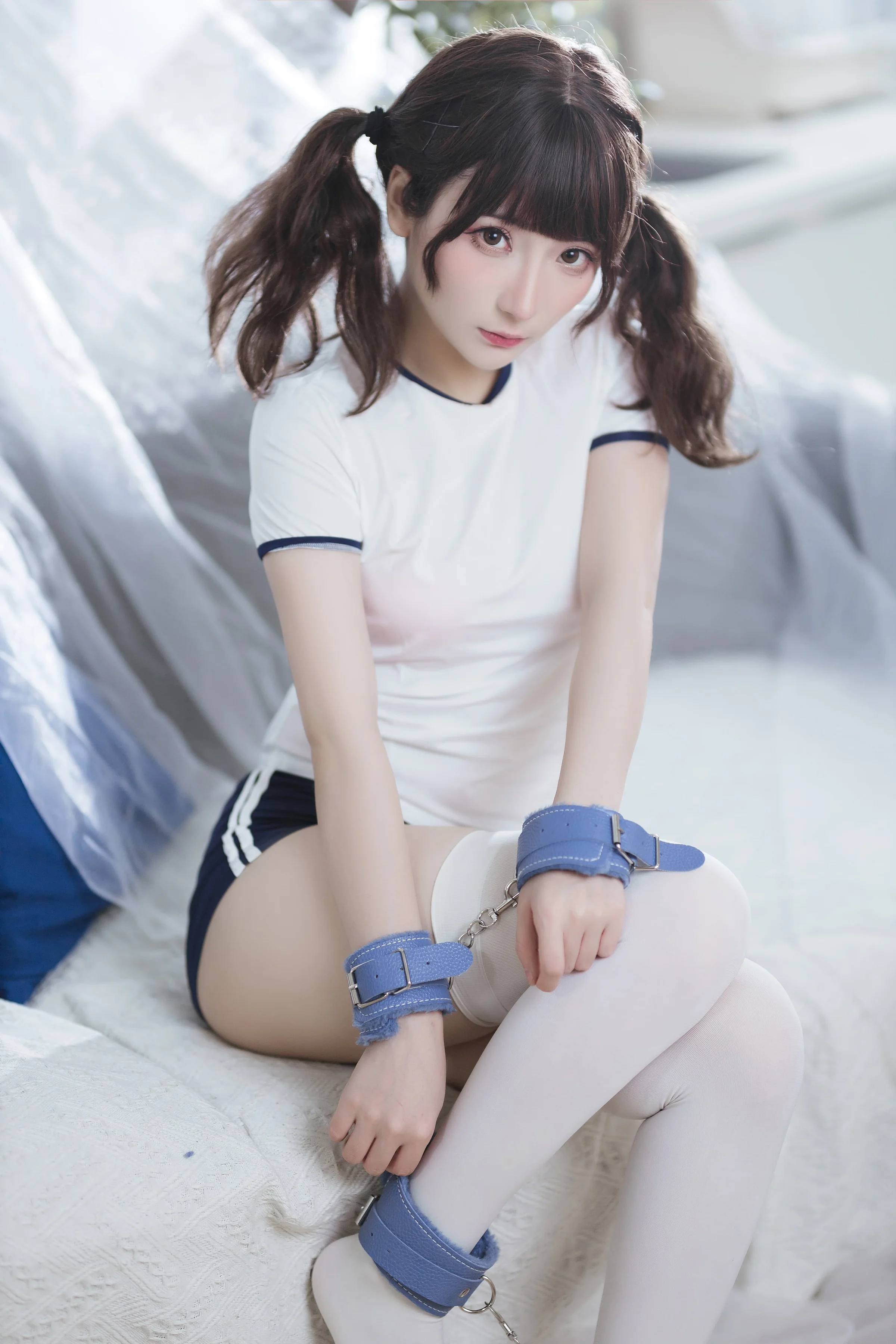 是三不是世 – 束缚 [37P]｜高清图片集