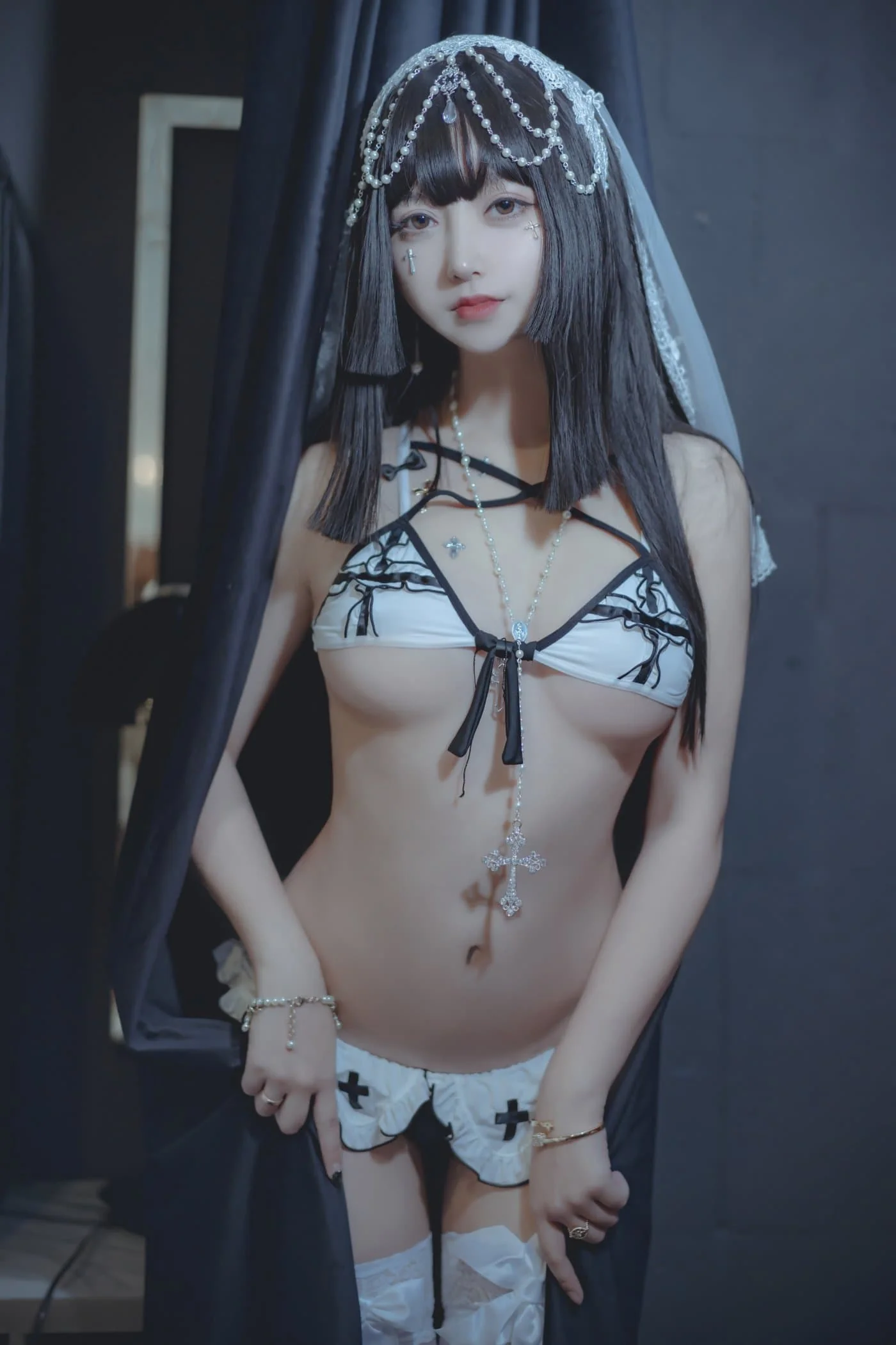 过期米线线喵 – 《禁忌修女》｜高清图片集
