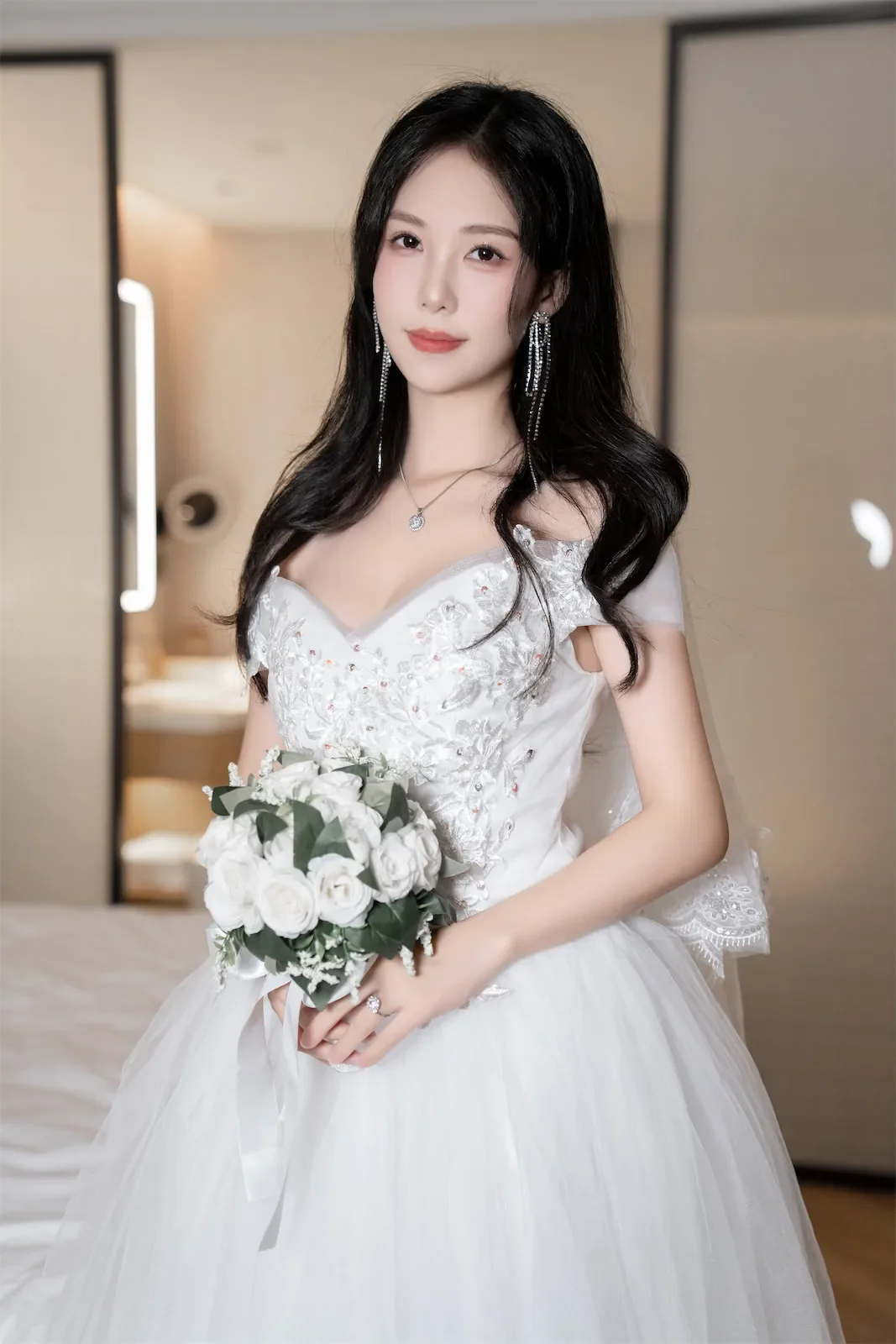 抖娘利世 – 婚纱下的秘密｜高清图片集