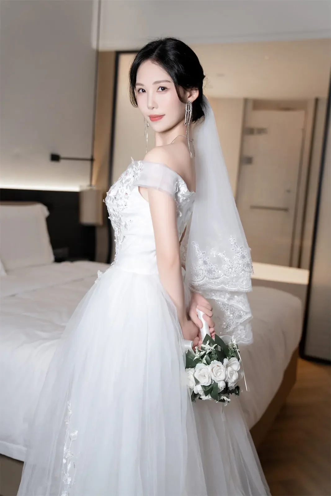 抖娘利世 – 婚纱下的秘密｜高清图片集