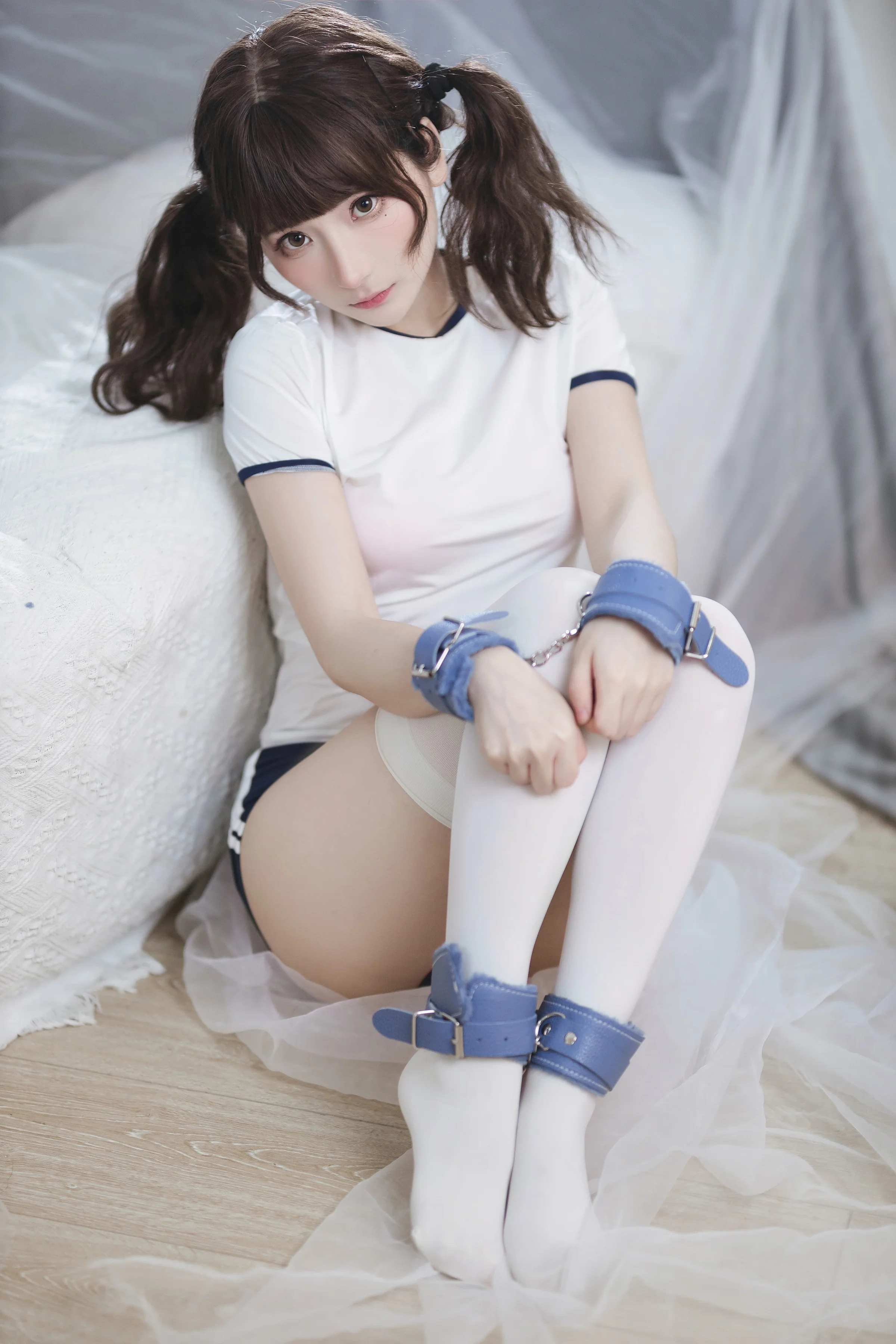 是三不是世 – 束缚 [37P]｜高清图片集
