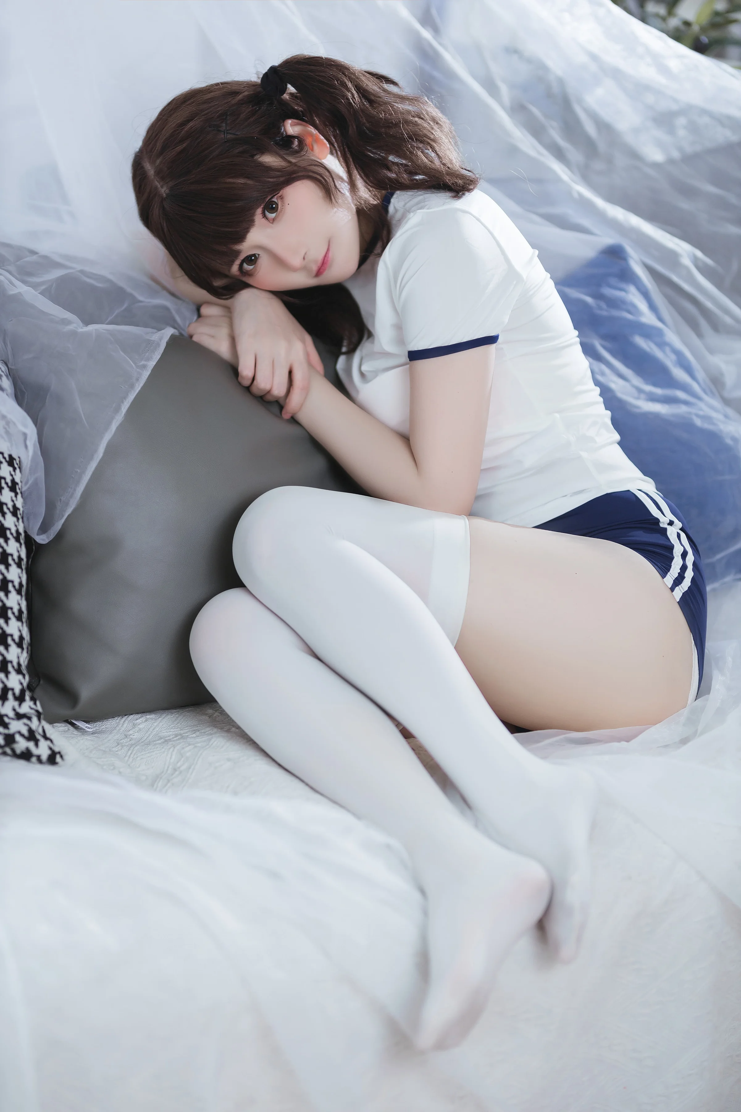 是三不是世 – 束缚 [37P]｜高清图片集