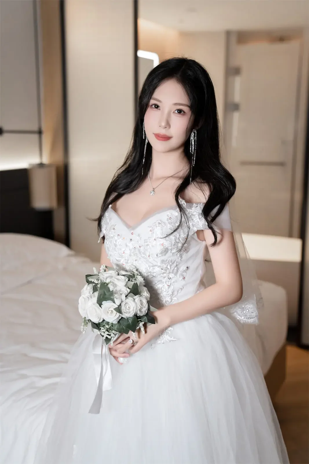 抖娘利世 – 婚纱下的秘密｜高清图片集