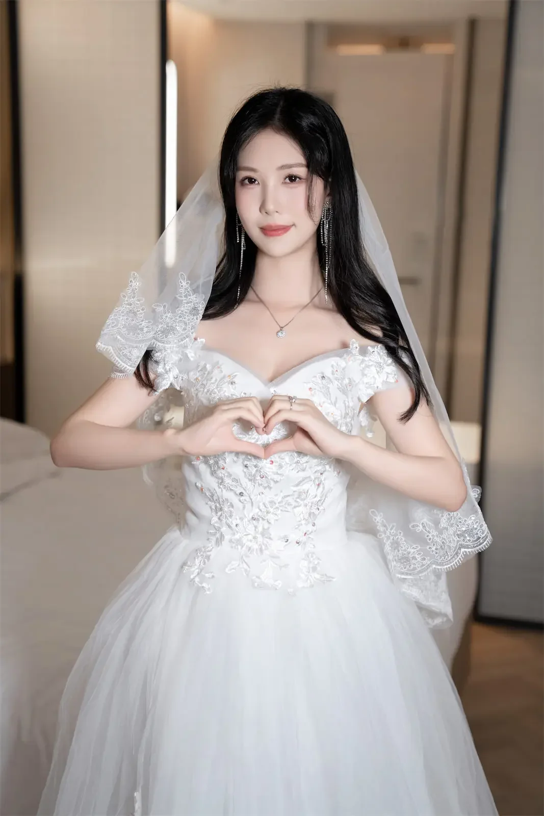 抖娘利世 – 婚纱下的秘密｜高清图片集