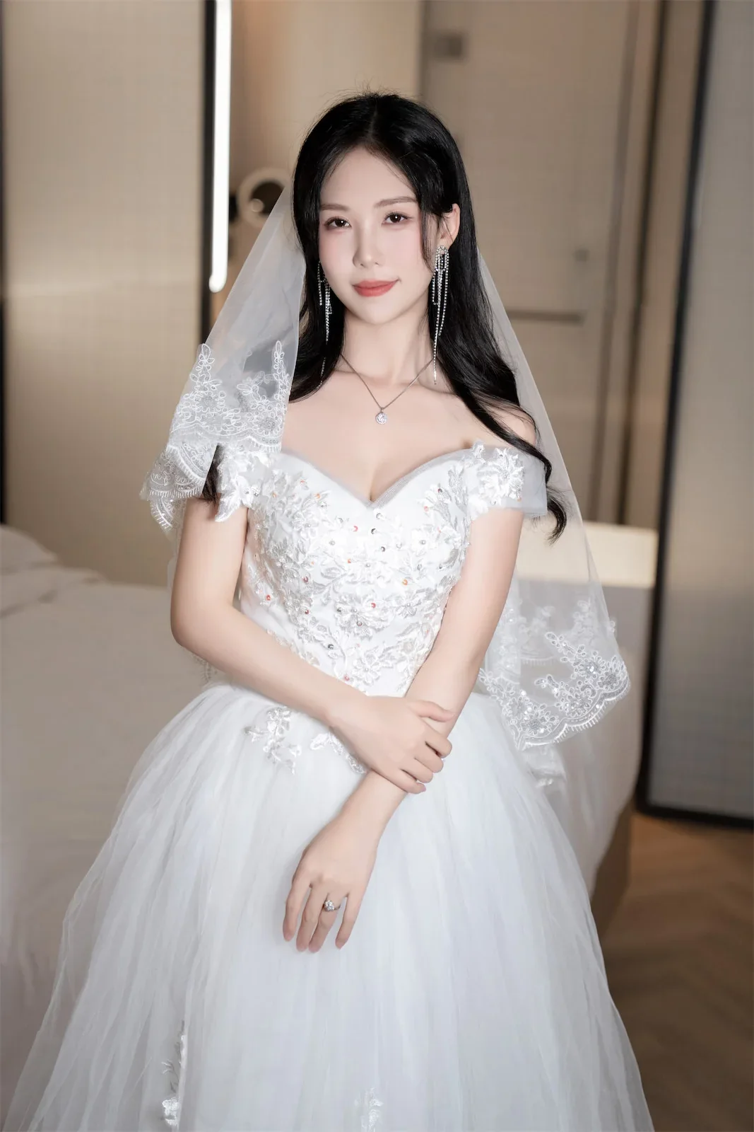 抖娘利世 – 婚纱下的秘密｜高清图片集