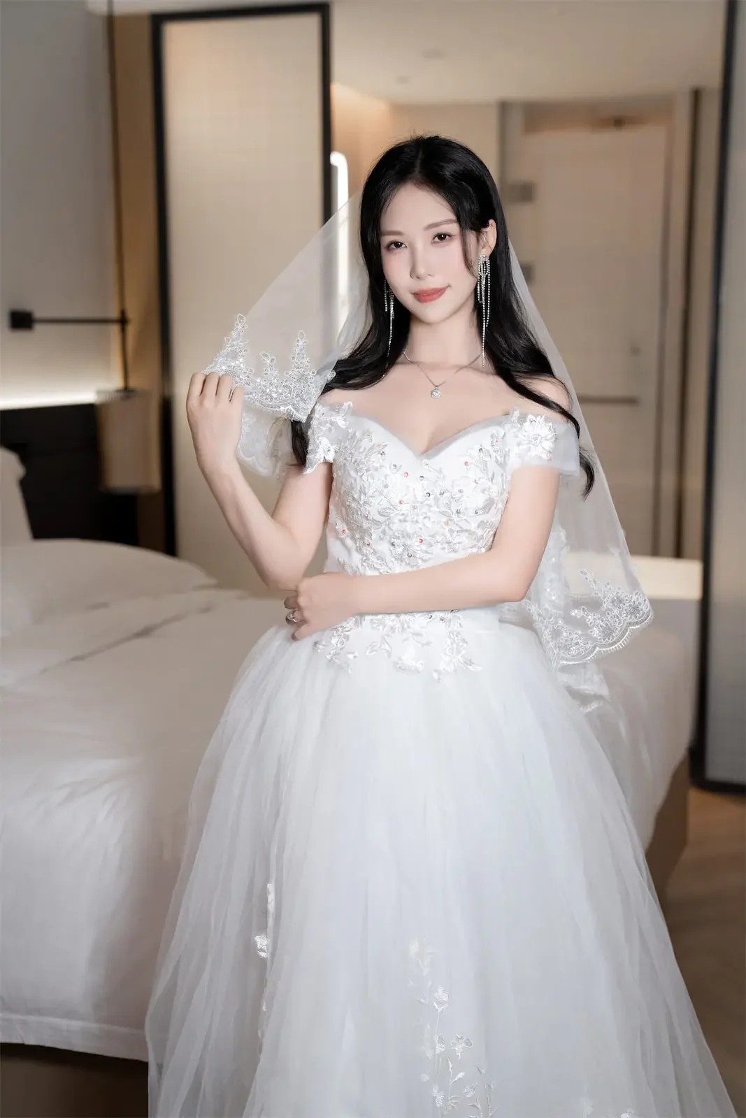 抖娘利世 – 婚纱下的秘密｜高清图片集