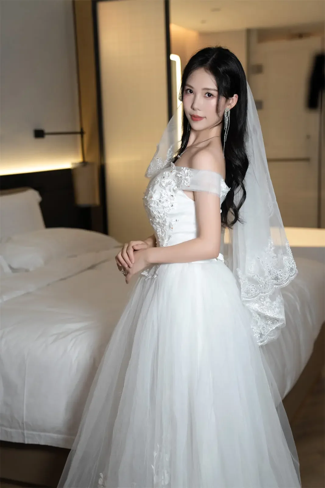 抖娘利世 – 婚纱下的秘密｜高清图片集