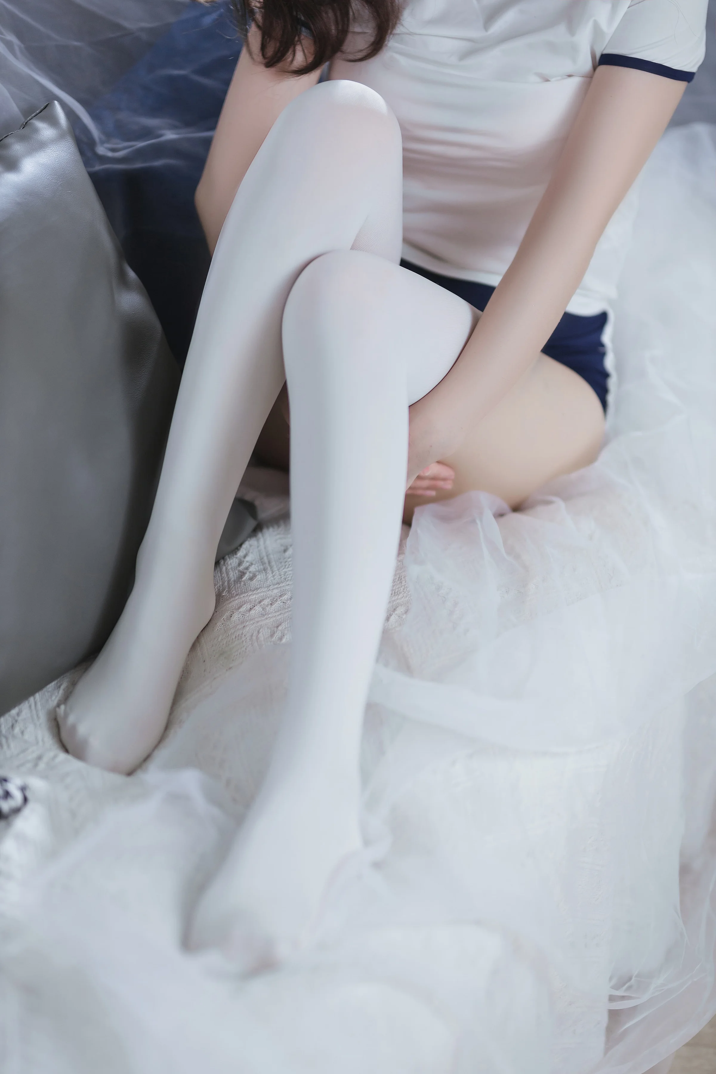 是三不是世 – 束缚 [37P]｜高清图片集