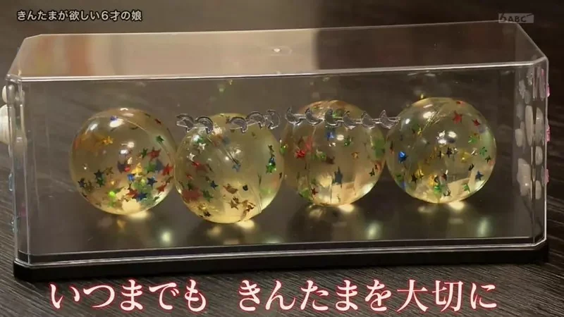 《想要蛋蛋的小女孩》哥哥和爸爸都各有兩顆 為什麼不能分一顆給她呢？｜高清图片集