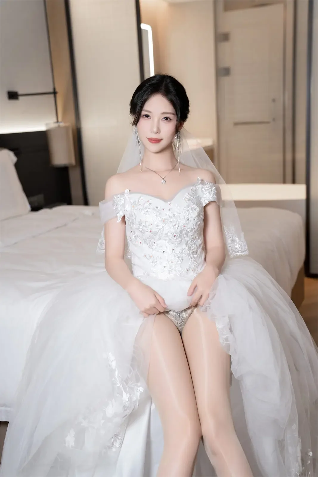 抖娘利世 – 婚纱下的秘密｜高清图片集