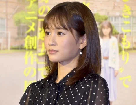 阿酱婚后首次公开亮相 试映会佩戴婚戒出席｜高清图片集