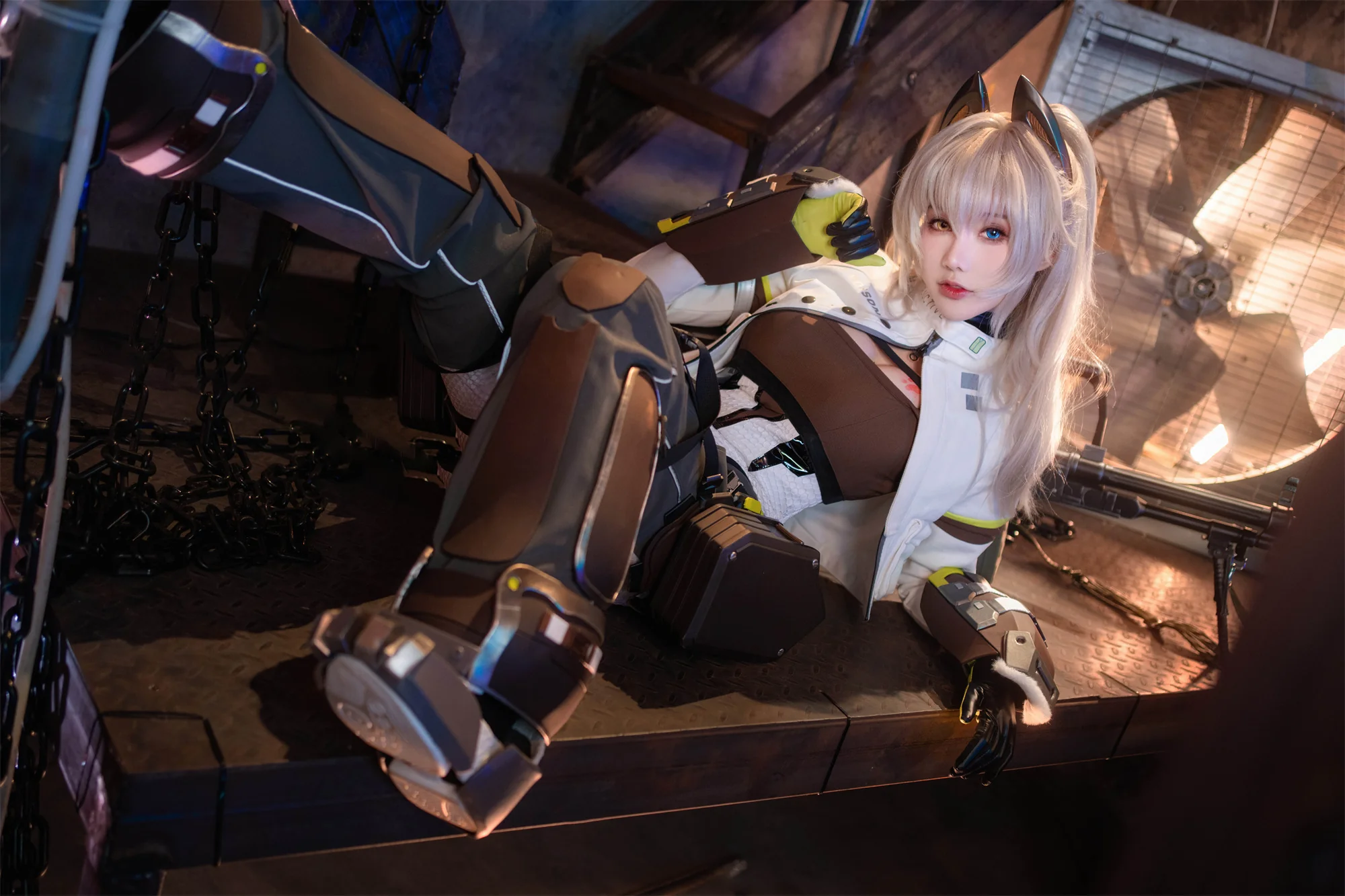 《少女前线2：追放》佩里缇亚COS写真