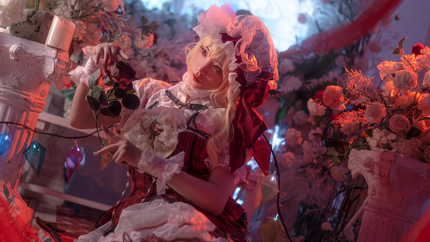 《东方project》芙兰朵露·斯卡雷特COS写真