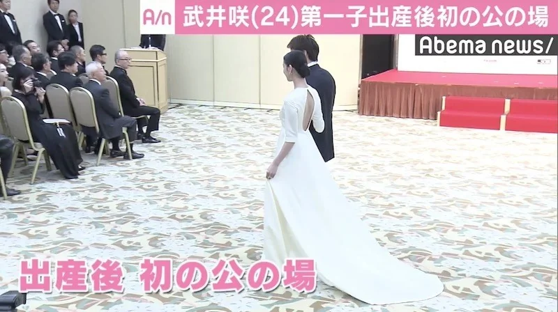武井咲产后首次公开亮相 出席“最佳礼服奖”颁奖礼｜高清图片集