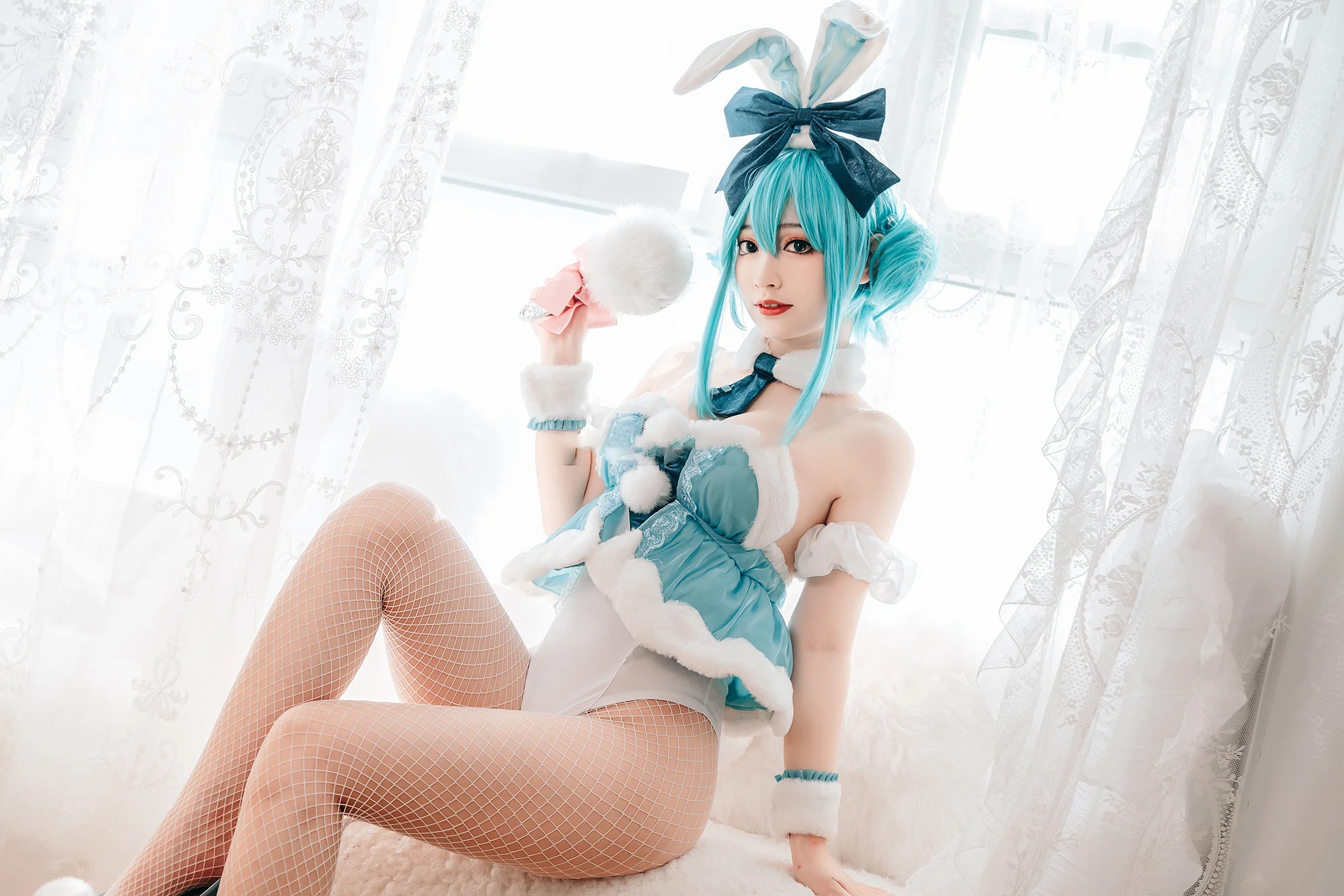 《初音未来》兔女郎COS写真