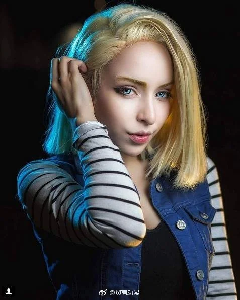 美国COSER：RoxyChan扮演《人造人18号》超高还原！
