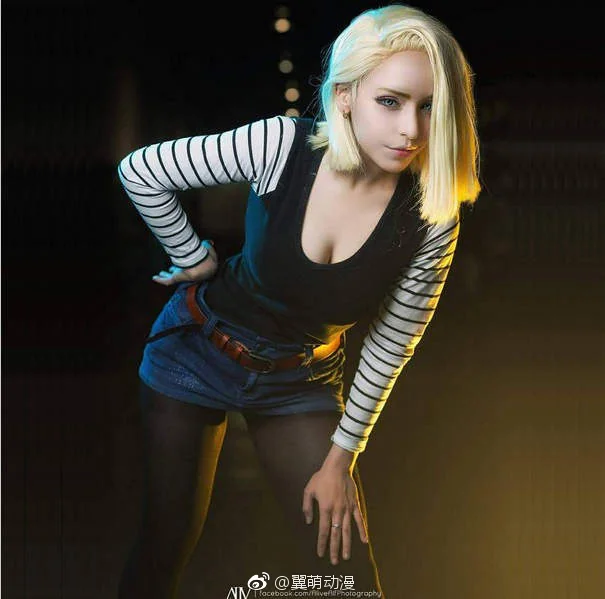 美国COSER：RoxyChan扮演《人造人18号》超高还原！