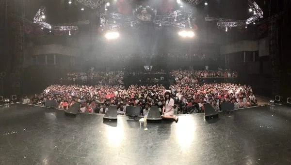 声优上坂菫现场制服诱惑，性感可爱又霸气！｜高清图片集