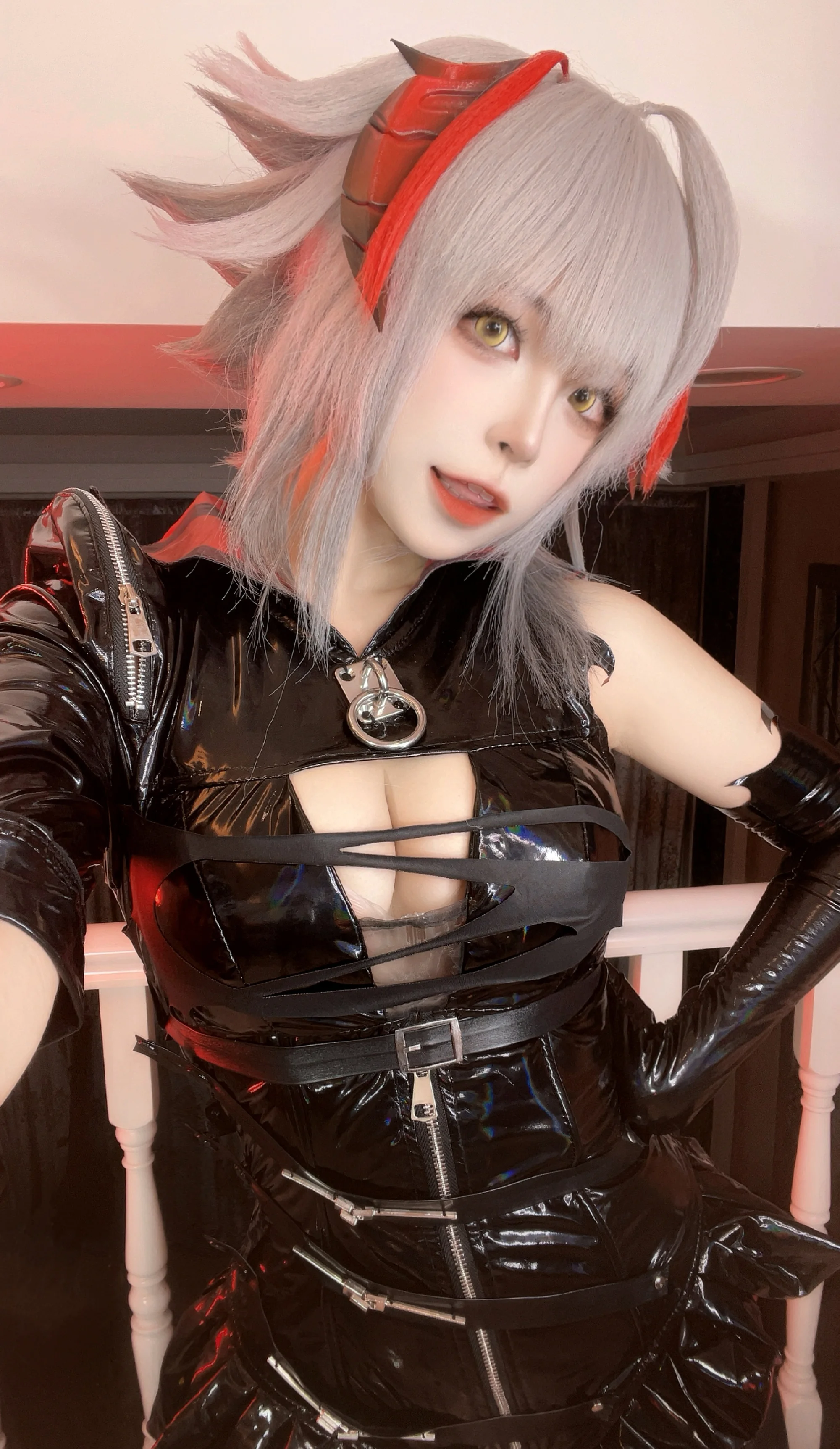 《明日方舟》音律联觉-愚夜密函COS写真