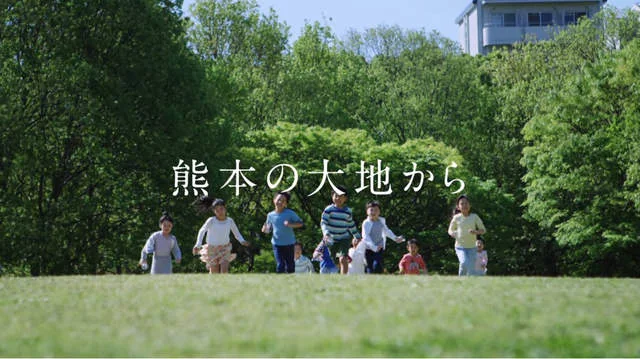 日本牛奶广告再次引发争议，乳牛星人从天大量喷射！｜高清图片集