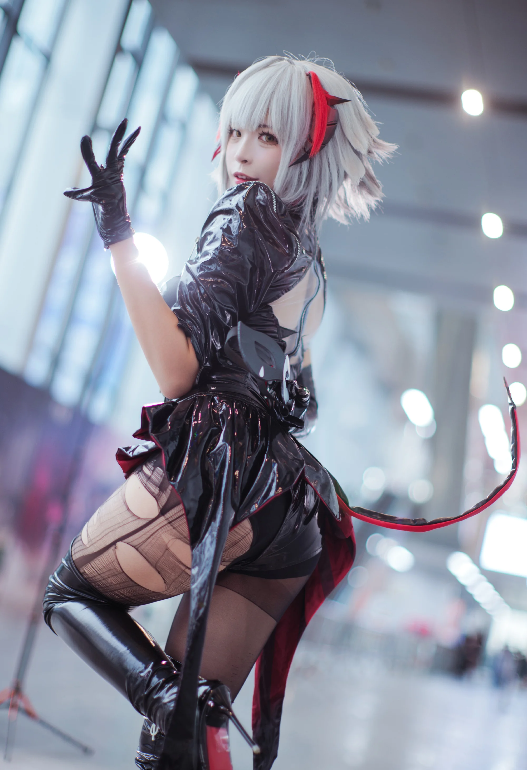 《明日方舟》 W 愚夜密函 COS写真
