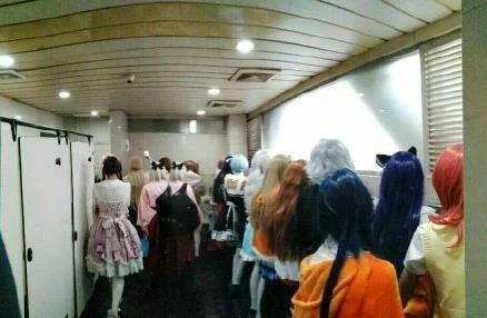 武汉漫展厕所惊现成群伪娘｜高清图片集