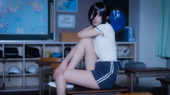 日本小姐姐COS写真《电锯人》蕾塞：身材比例完美！