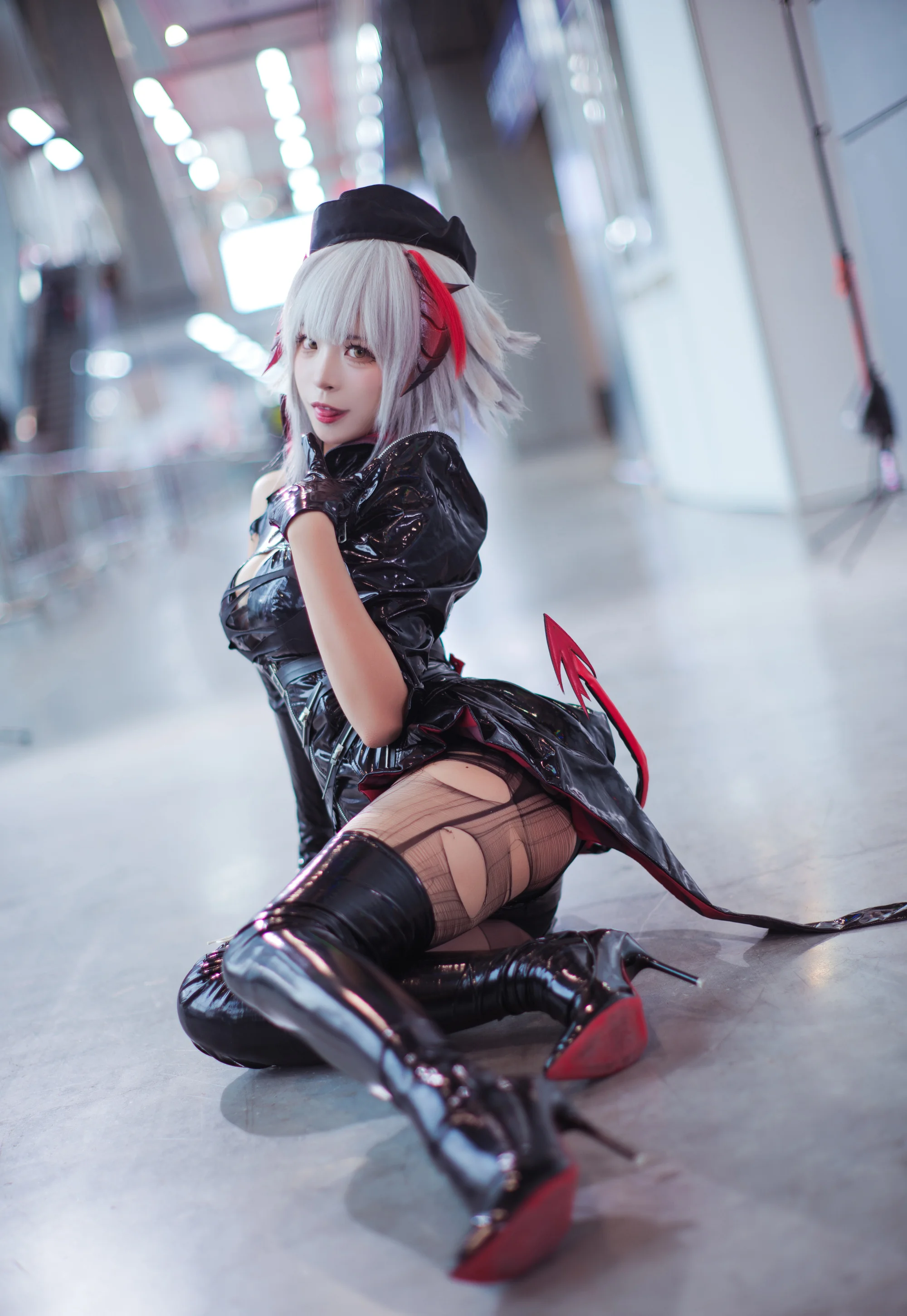 《明日方舟》 W 愚夜密函 COS写真