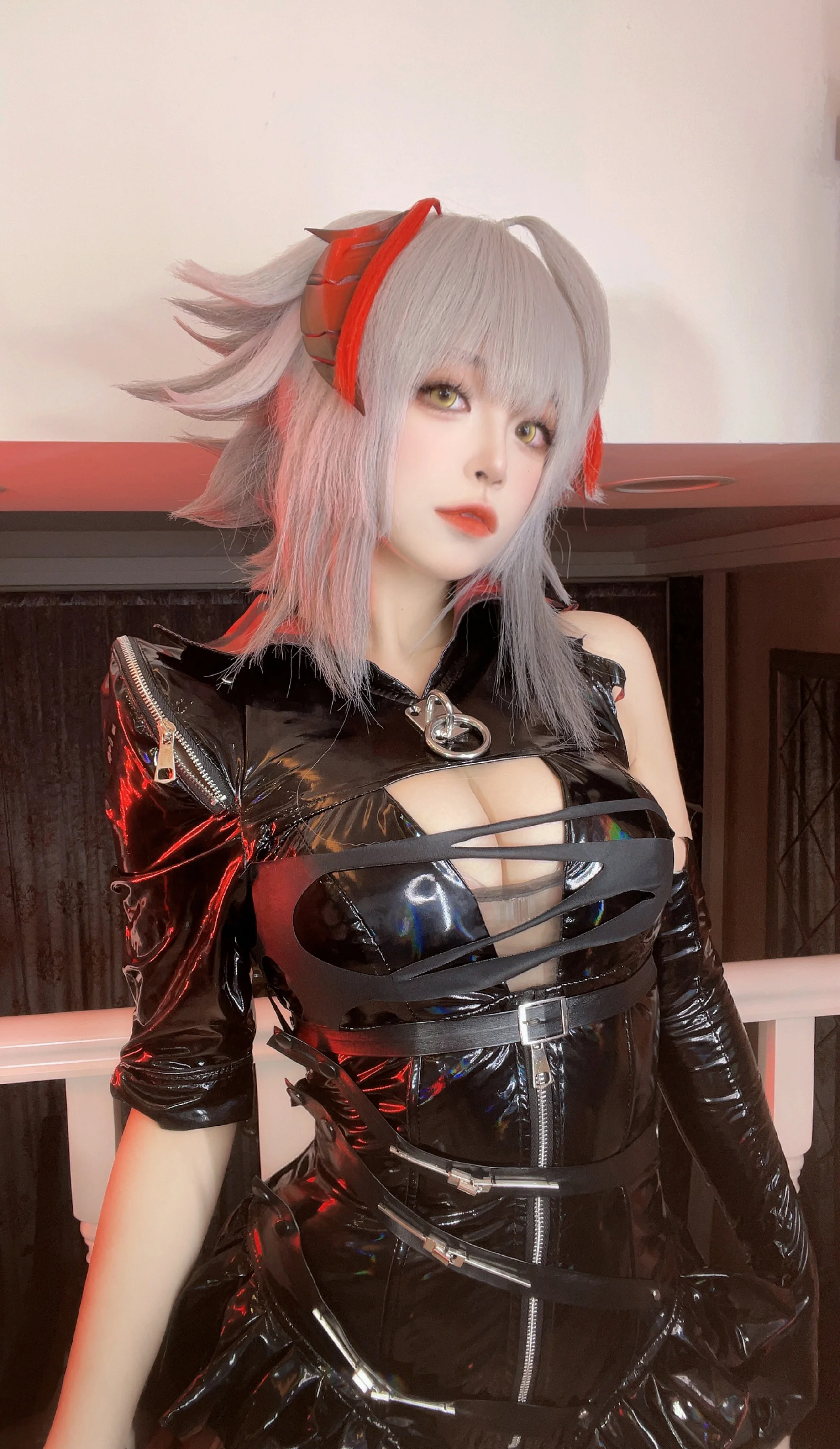《明日方舟》音律联觉-愚夜密函COS写真