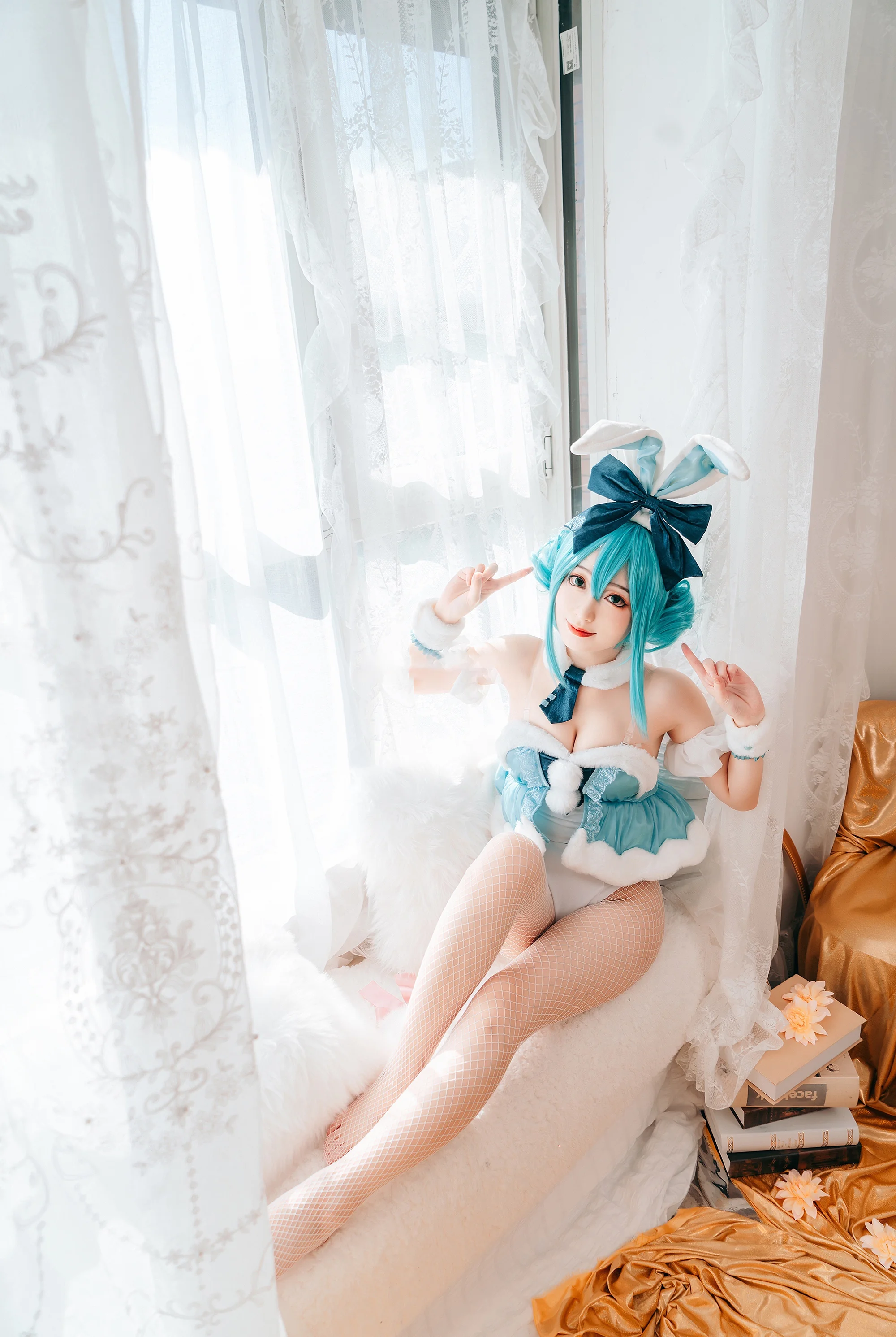 《初音未来》兔女郎COS写真